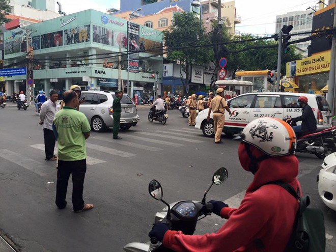 Nổ súng khống chế tài xế tông người ở Sài Gòn