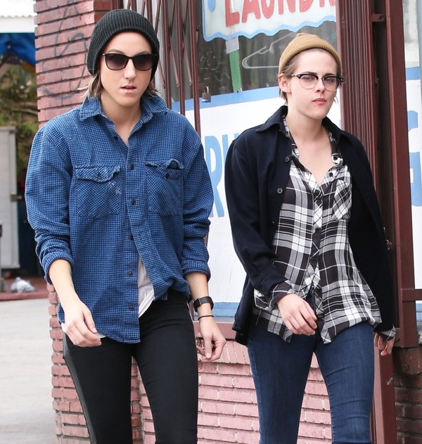 Nữ diễn viên sau khi chia tay bạn trai Robert Pattinson, đã hẹn hò đồng giới với nữ trợ lý Alicia Cargile