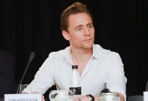 fan viet "chet lang" vi ve dep "loki" tom hiddleston hinh anh 3