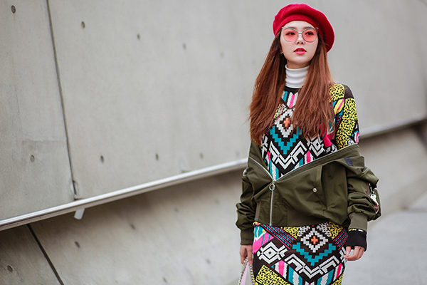 Minh Hằng trẻ trung, nổi bật với trang phục màu sắc trên đường phố Seoul - Ảnh 5.