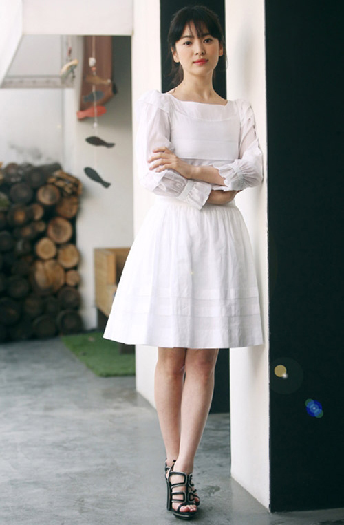 Biệt tài "ăn gian chiều cao" của chân ngắn Song Hye Kyo - 4