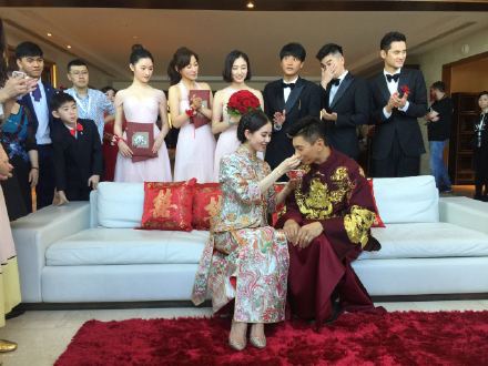 Ngô Kỳ Long phải hát siêu hit Yêu của Tiểu Hổ Đội thì mới được rước cô dâu Lưu Thi Thi - Ảnh 37.