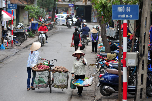 Ngày Quốc tế phụ nữ ghé thăm phố 8/3 - 12