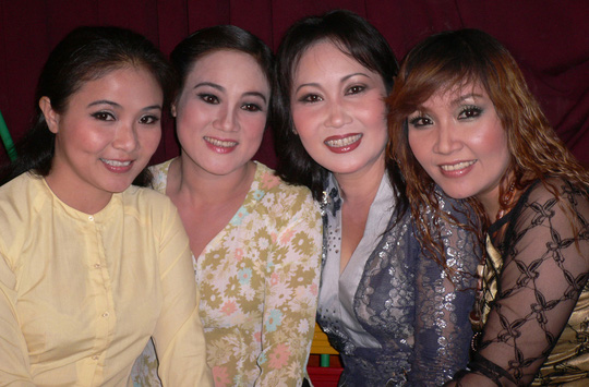 Bốn chị em (từ trái sang): Thanh Ngân, Thanh Ngọc, Thanh Hằng và Ngân Quỳnh