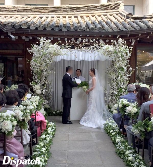 Vợ tài tử Jang Dong Gun đến dự đám cưới nữ diễn viên Chuyện tình Paris cùng con trai tài phiệt - Ảnh 5.