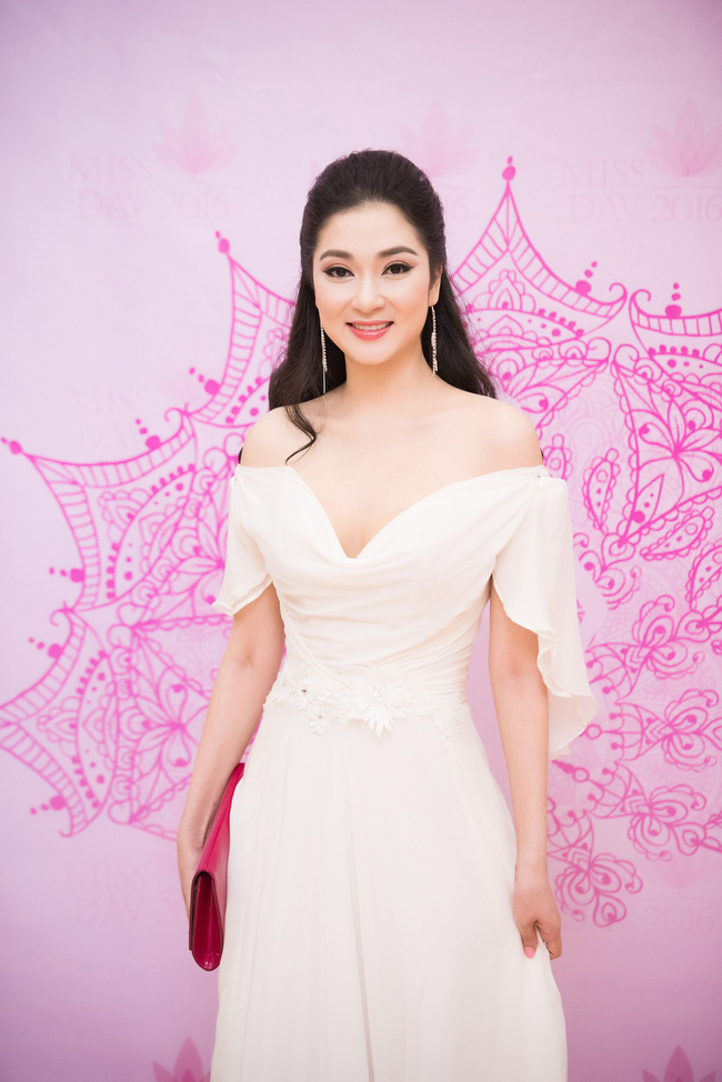 Nhan sắc rạng rỡ của Hoa hậu Nguyễn Thị Huyền sau 12 năm đăng quang - Ảnh 2.