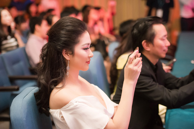 Nhan sắc rạng rỡ của Hoa hậu Nguyễn Thị Huyền sau 12 năm đăng quang - Ảnh 7.