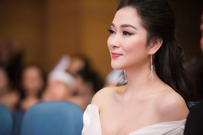 Nhan sắc rạng rỡ của Hoa hậu Nguyễn Thị Huyền sau 12 năm đăng quang - Ảnh 6.
