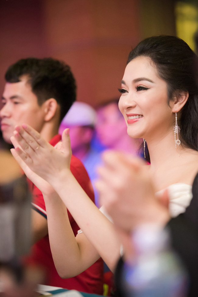 Nhan sắc rạng rỡ của Hoa hậu Nguyễn Thị Huyền sau 12 năm đăng quang - Ảnh 11.