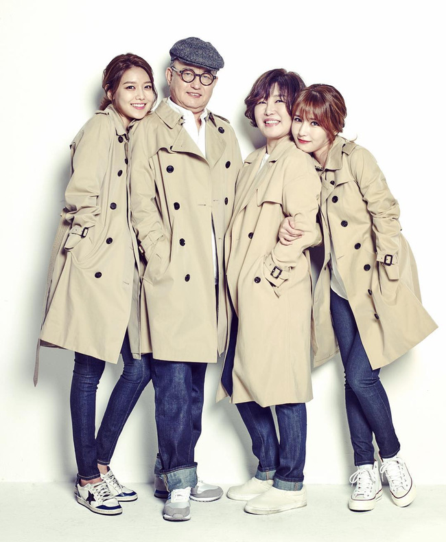 Đây là ảnh gia đình danh gia vọng tộc của chân dài Sooyoung (SNSD) - Ảnh 1.
