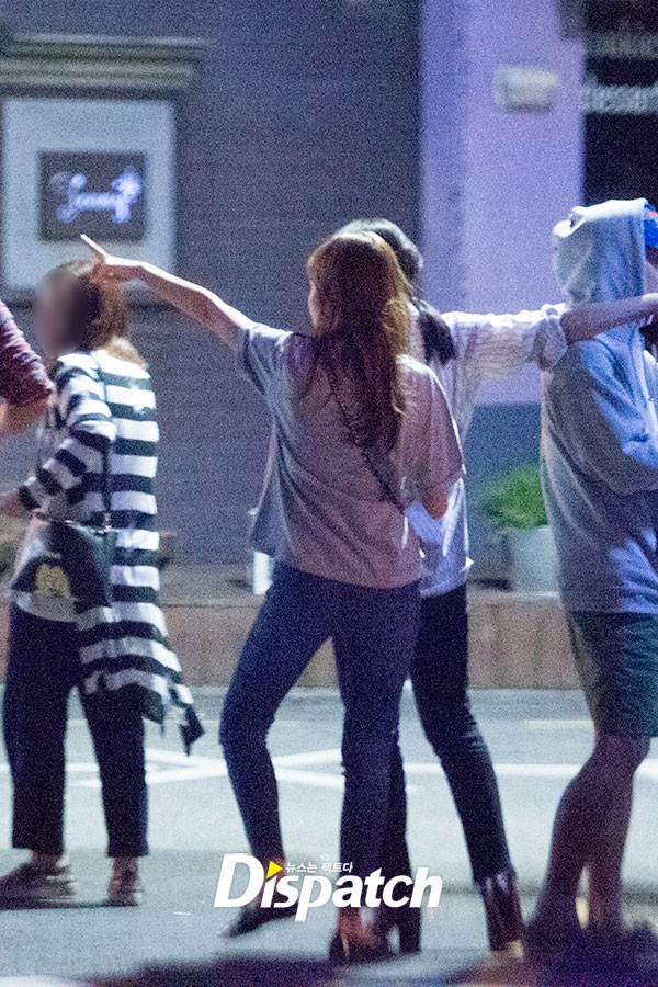 Dispatch tung ảnh Jessica Jung hạnh phúc hẹn hò bạn trai đại gia trong đêm - Ảnh 8.