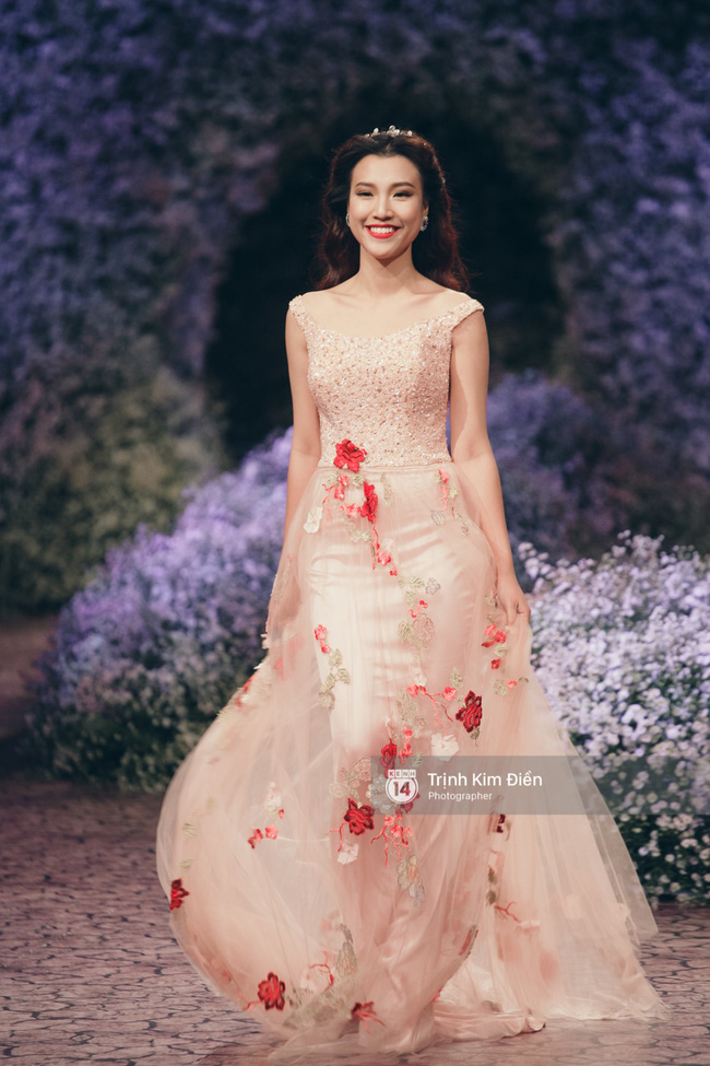 Kỳ Duyên, Phạm Hương đọ trình catwalk trong show thời trang cùng loạt mẫu đình đám - Ảnh 10.