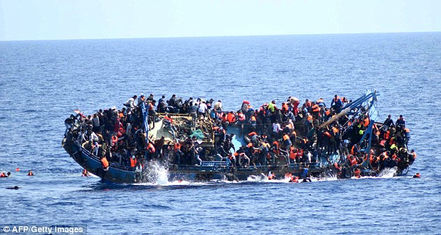Chưa đầy một tuần, hơn 700 người tị nạn đã thiệt mạng trên biển Địa Trung Hải - Ảnh 2.
