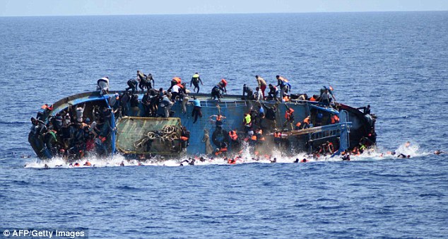 Chưa đầy một tuần, hơn 700 người tị nạn đã thiệt mạng trên biển Địa Trung Hải - Ảnh 4.