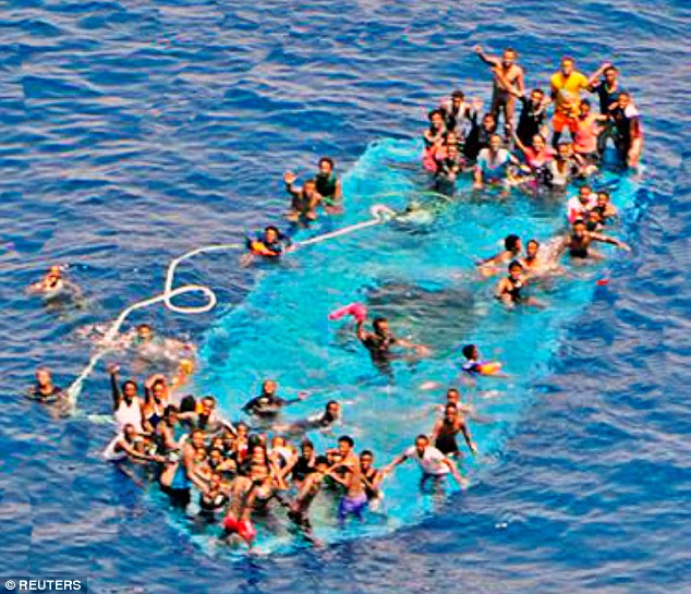 Chưa đầy một tuần, hơn 700 người tị nạn đã thiệt mạng trên biển Địa Trung Hải - Ảnh 5.