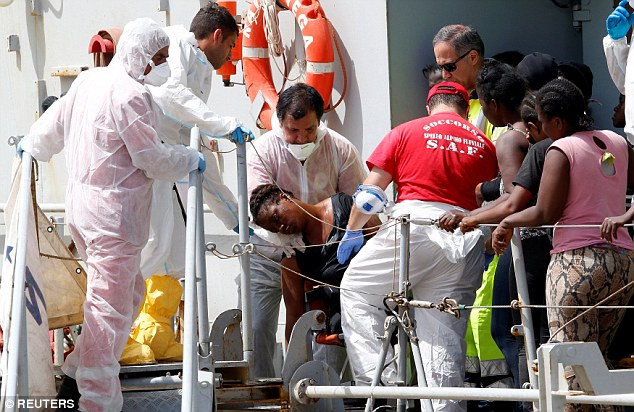 Chưa đầy một tuần, hơn 700 người tị nạn đã thiệt mạng trên biển Địa Trung Hải - Ảnh 13.