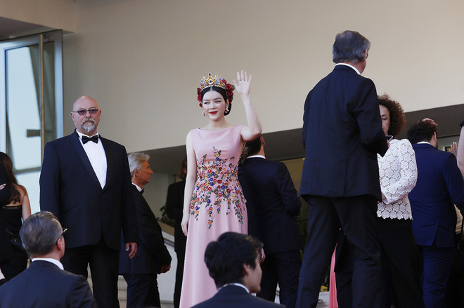 Hóa nữ hoàng mùa Xuân, Lý Nhã Kỳ thu hút sự chú ý trên thảm đỏ Cannes - Ảnh 6.