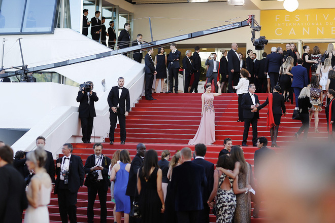 Hóa nữ hoàng mùa Xuân, Lý Nhã Kỳ thu hút sự chú ý trên thảm đỏ Cannes - Ảnh 8.