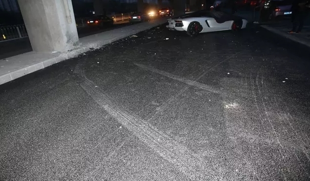 Siêu xe Lamborghini của Lý Dịch Phong gặp tai nạn thảm khốc trong đêm - Ảnh 5.