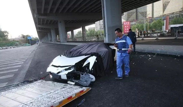 Siêu xe Lamborghini của Lý Dịch Phong gặp tai nạn thảm khốc trong đêm - Ảnh 11.