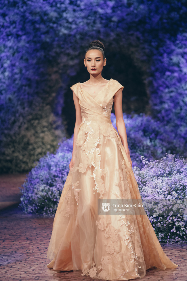 Kỳ Duyên, Phạm Hương đọ trình catwalk trong show thời trang cùng loạt mẫu đình đám - Ảnh 22.