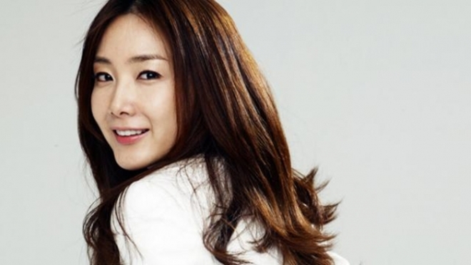Nữ diễn viên Choi Ji Woo tiếp tục kí kết hợp đồng cùng YG.
