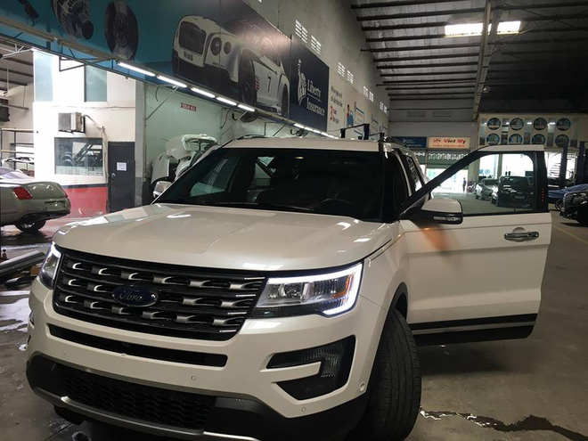  Trái tim của Ford Explorer 2016 là khối động cơ EcoBoost, 4 xi-lanh, dung tích 2.3 lít, tương tự như chiếc xe thể thao hàng hot tại thị trường Việt Nam là Ford Mustang 2015. Trang bị động cơ này mang đến cho xe công suất tối đa 270 mã lực và mômen xoắn cực đại 406 Nm. 