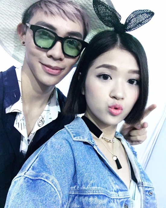 Suni Hạ Linh và ERIK nhí nhảnh selfie trong hậu trường.