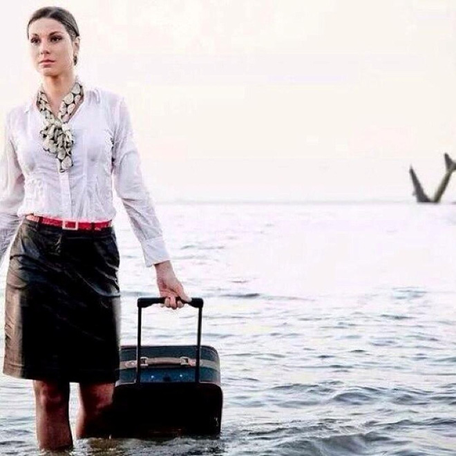 Bức ảnh rùng rợn do nữ tiếp viên hàng không đăng tải trước khi máy bay Ai Cập mất tích - Ảnh 1.