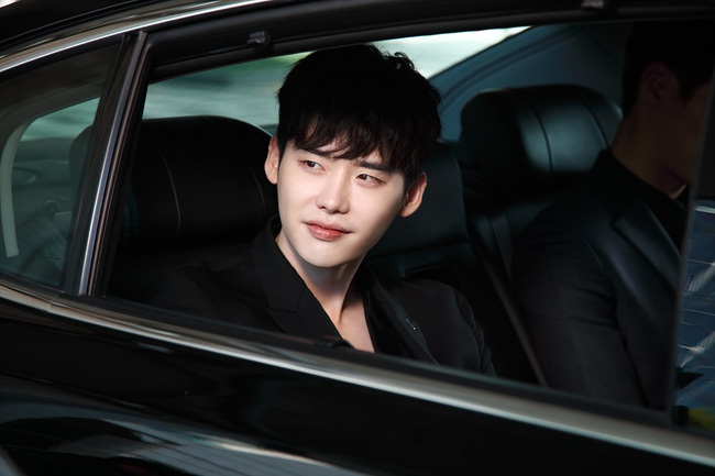 Lee Jong Suk vẫn sống nhăn dù bị kết án tử hình? - Ảnh 16.