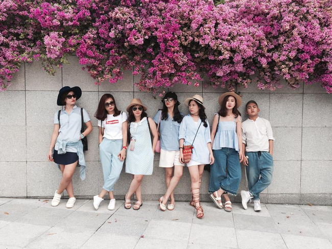 Xu hướng mới của bạn trẻ Việt Nam: Đi du lịch nhóm, mặc đồ cùng tông rồi diễn như tạp chí! - Ảnh 8.