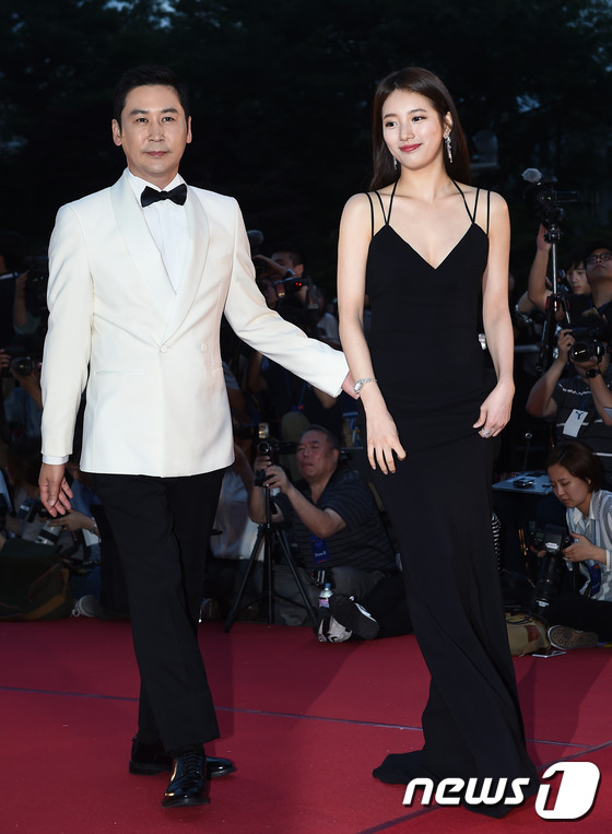Cặp đôi Song - Song nắm tay tình tứ, Suzy khoe vòng 1 đẫy đà trên thảm đỏ Baeksang 2016 - Ảnh 10.