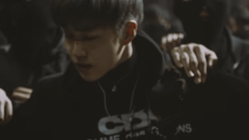EXO thương tích đầy mình trong clip nhá hàng đen tối - Ảnh 3.
