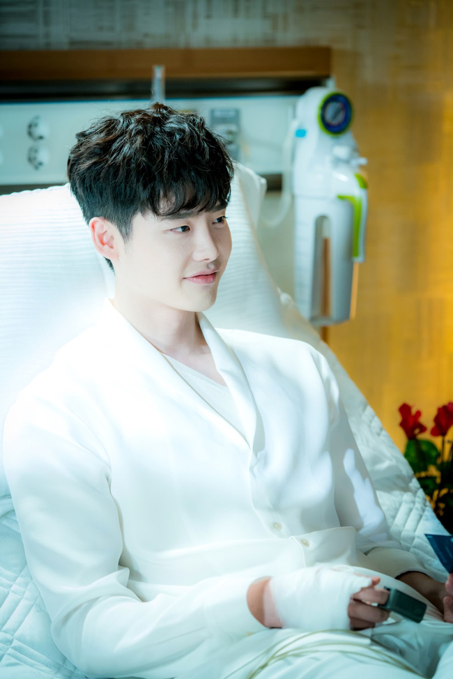 Lee Jong Suk vẫn sống nhăn dù bị kết án tử hình? - Ảnh 35.