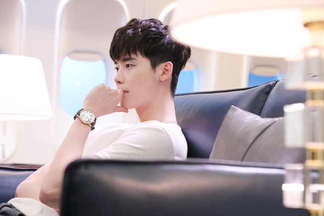 Lee Jong Suk vẫn sống nhăn dù bị kết án tử hình? - Ảnh 6.