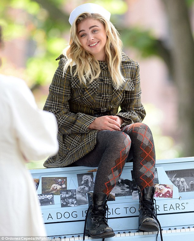 Chloe Moretz bức xúc vì bị chê béo, ôm chặt Brooklyn Beckham không rời - Ảnh 10.