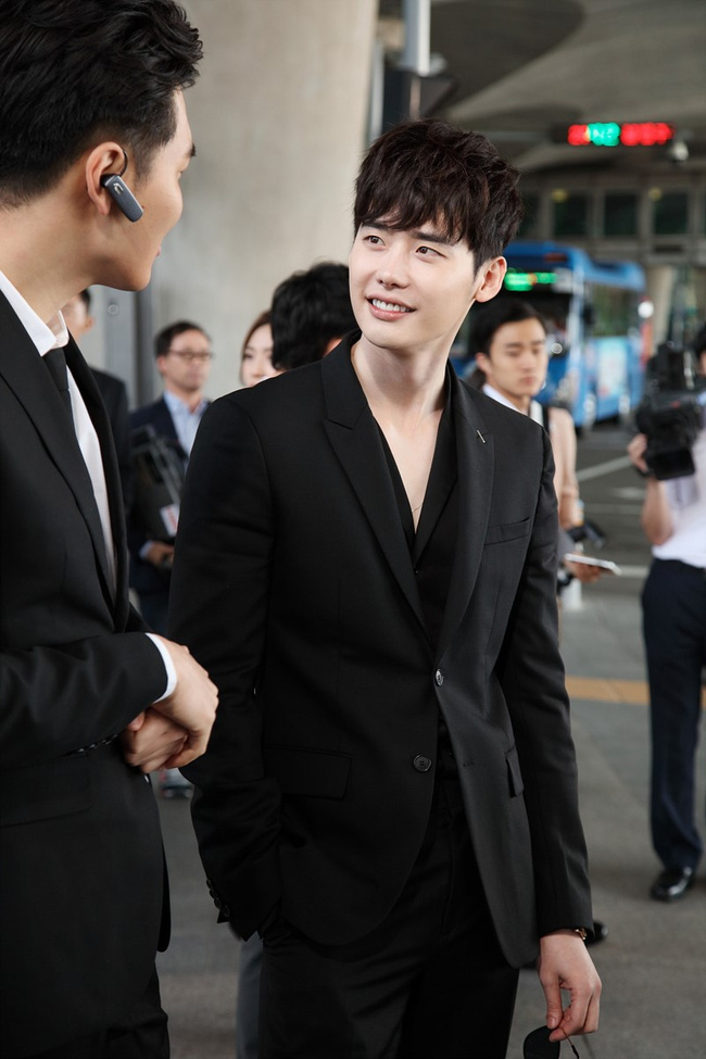 Lee Jong Suk vẫn sống nhăn dù bị kết án tử hình? - Ảnh 9.