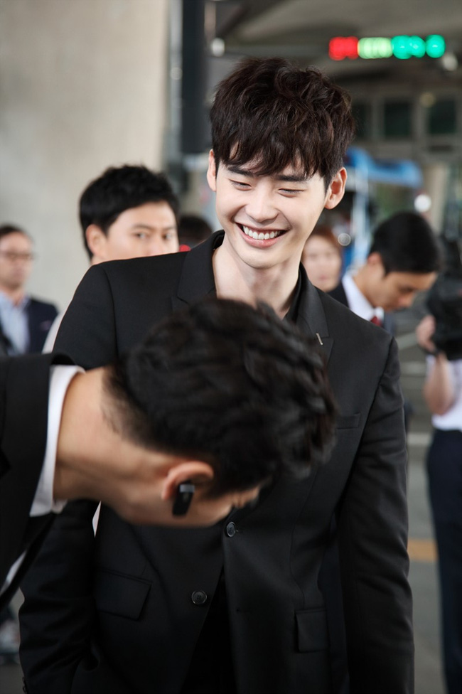 Lee Jong Suk vẫn sống nhăn dù bị kết án tử hình? - Ảnh 10.