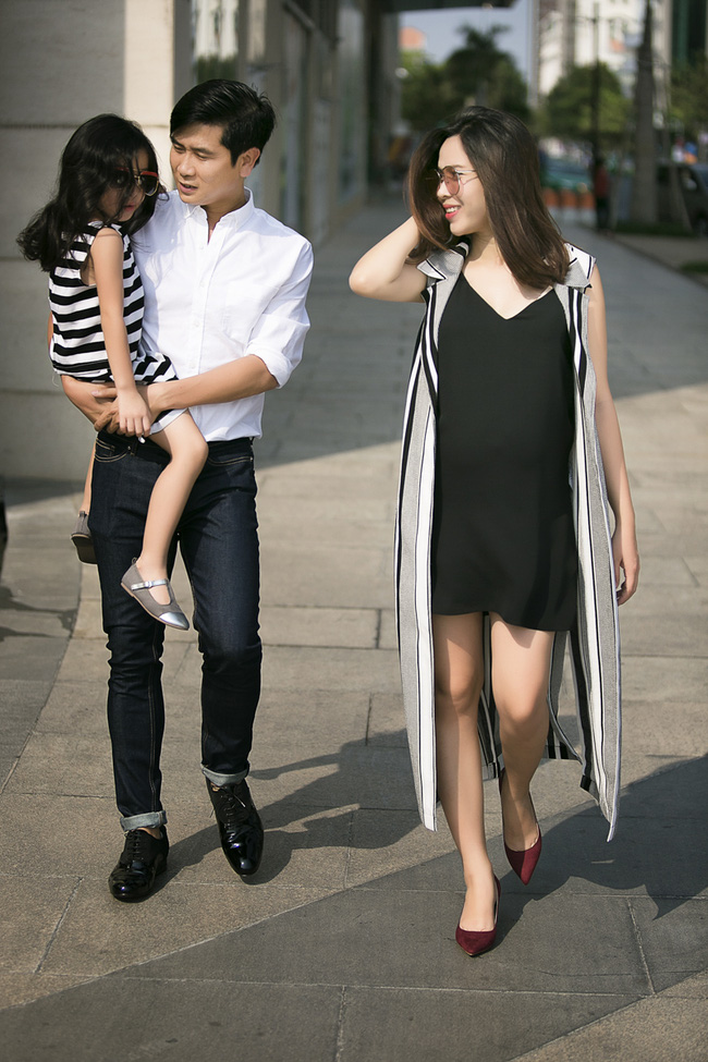 Lưu Hương Giang vác bụng bầu, hạnh phúc xuống phố cùng chồng và con gái - Ảnh 3.