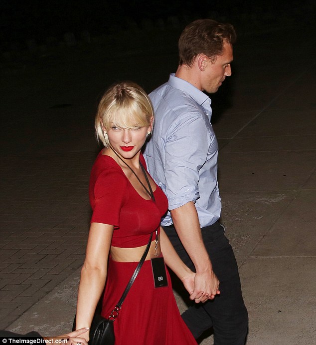 Taylor Swift cùng Tom nắm chặt tay không rời, Calvin bất ngờ theo dõi lại tình cũ - Ảnh 3.