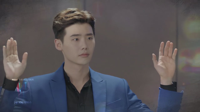 “W – Two Worlds”: Diện sơ mi đen, Lee Jong Suk “cưỡng hôn” Han Hyo Joo cực nóng bỏng - Ảnh 17.