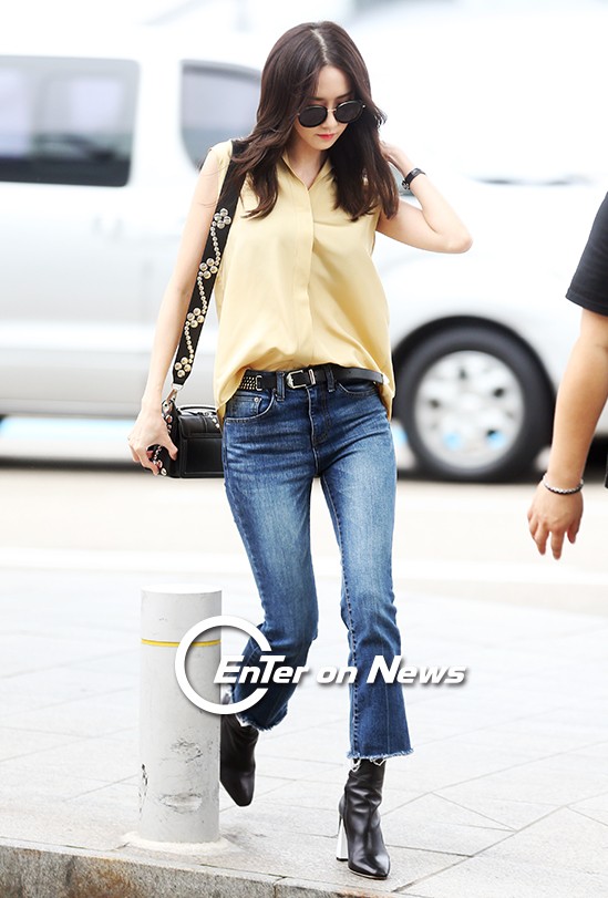 Yoona (SNSD) thả dáng sang chảnh, IU bị tố làm mũi khi xuất hiện tại sân bay - Ảnh 5.