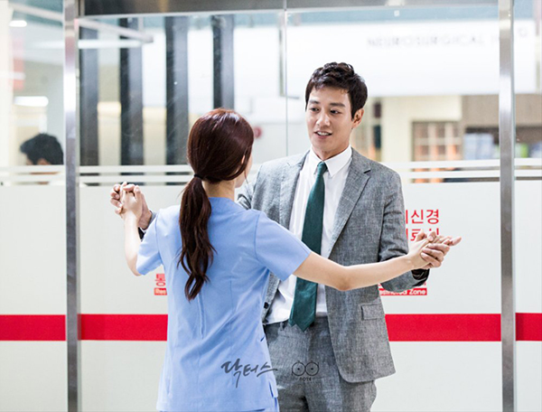 Xem hậu trường “Doctors”, cứ ngỡ Kim Rae Won – Park Shin Hye yêu nhau thật rồi! - Ảnh 8.