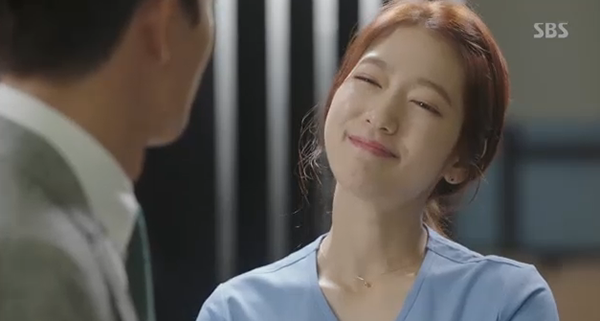 Doctors: Tức cảnh sinh tình, Kim Rae Won khóa môi Park Shin Hye dưới mưa - Ảnh 13.