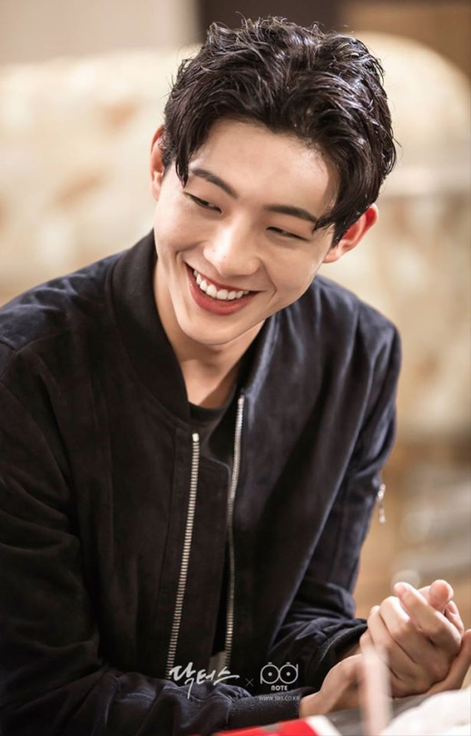 Kim Ji Soo: Chàng trai có phận đời “lên voi xuống chó” nhất phim “Doctors” - Ảnh 1.