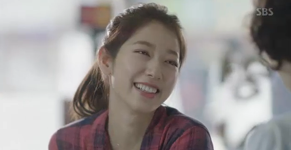 Doctors: Tức cảnh sinh tình, Kim Rae Won khóa môi Park Shin Hye dưới mưa - Ảnh 35.