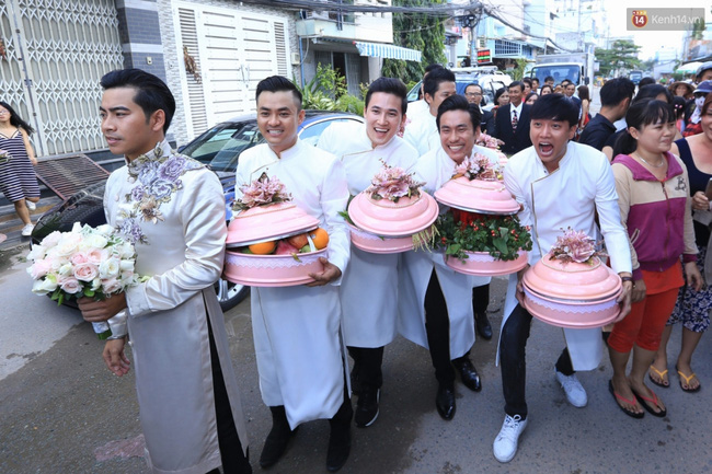 Ngọc Lan xúc động khóc, hôn chú rể Thanh Bình trong đám hỏi - Ảnh 7.