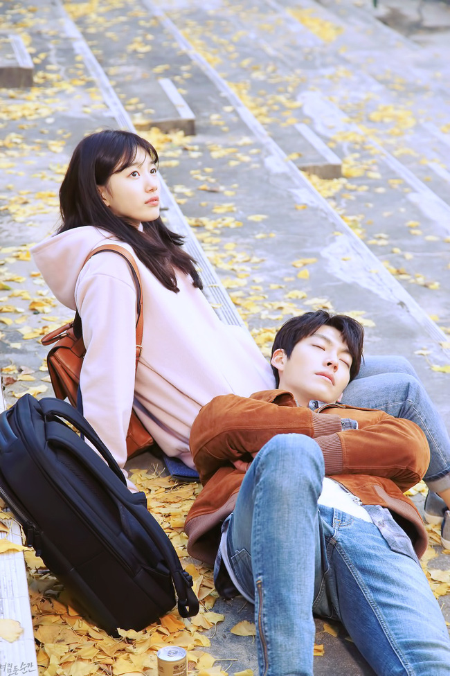 Phim của Suzy - Kim Woo Bin phát sóng chính thức tại Việt Nam gần như song song cùng Hàn Quốc - Ảnh 2.