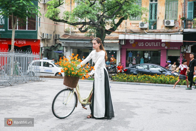 Không váy áo hàng hiệu, Hồ Ngọc Hà vẫn đẹp đến nao lòng với Áo dài trắng - Ảnh 10.