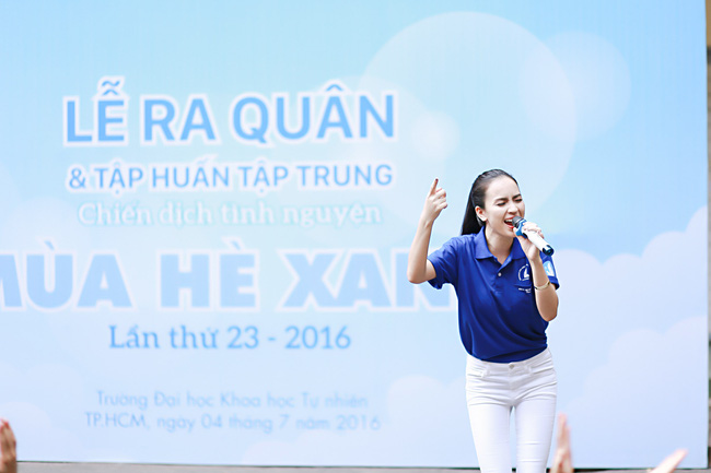 Hoa hậu Kỳ Duyên, Ái Phương cực rạng rỡ trong lễ ra quân chiến dịch Mùa hè xanh - Ảnh 7.